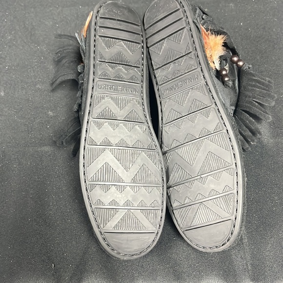 Minnetonka Women’s Concho Feather Black Boot (2931) - Picture 8 of 9